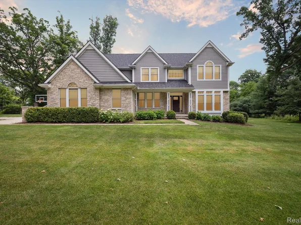 4025 Fairlane Dr, Bloomfield Hills, MI 48301