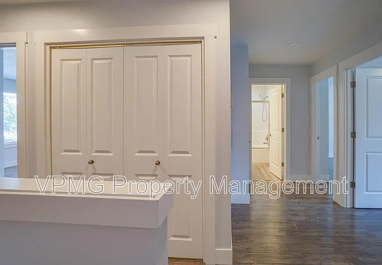 10703 NE 70th St #1 — Photo 15