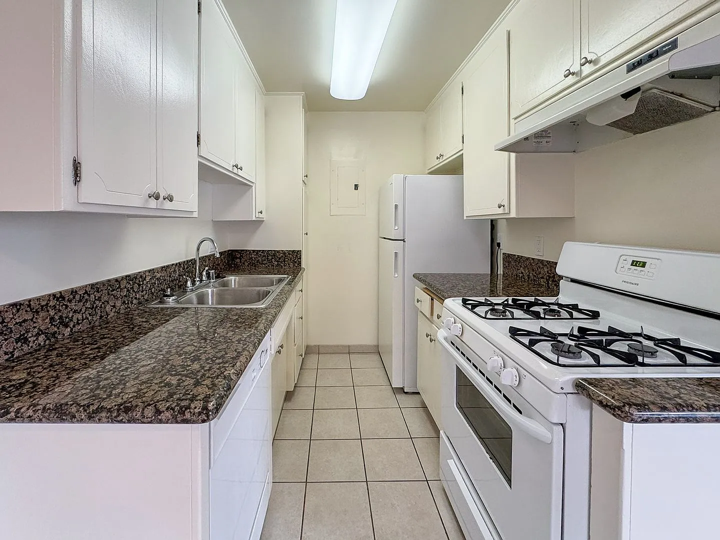 1755 Purdue Ave. — Photo 4