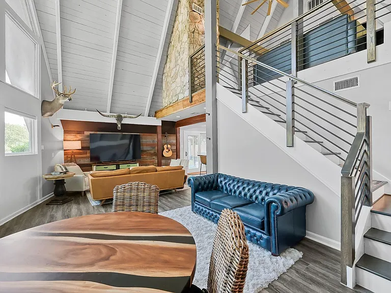 446 Fantasy Ln — Photo 9