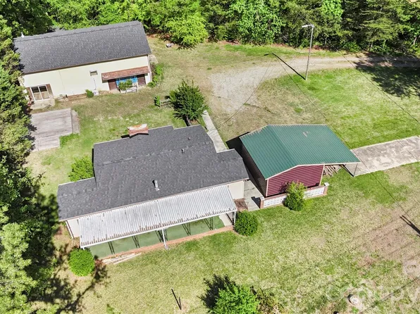 5208 Hickory Grove Rd, Mount Holly, NC 28120