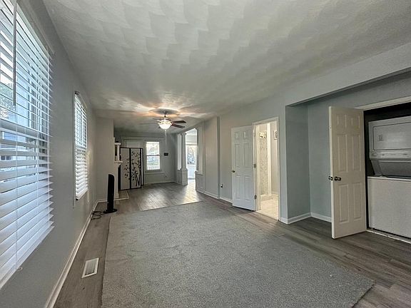5th image of 806 Summit Ave