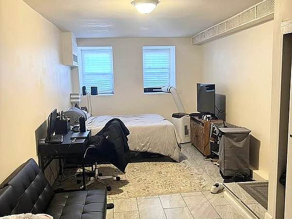 2nd image of 148 W 77th St #D