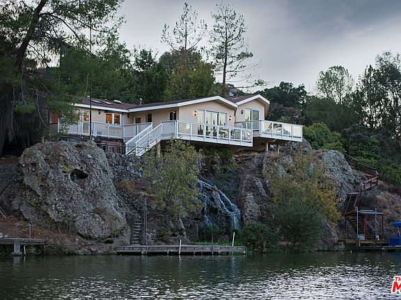 2nd image of 28935 Lakeshore Dr