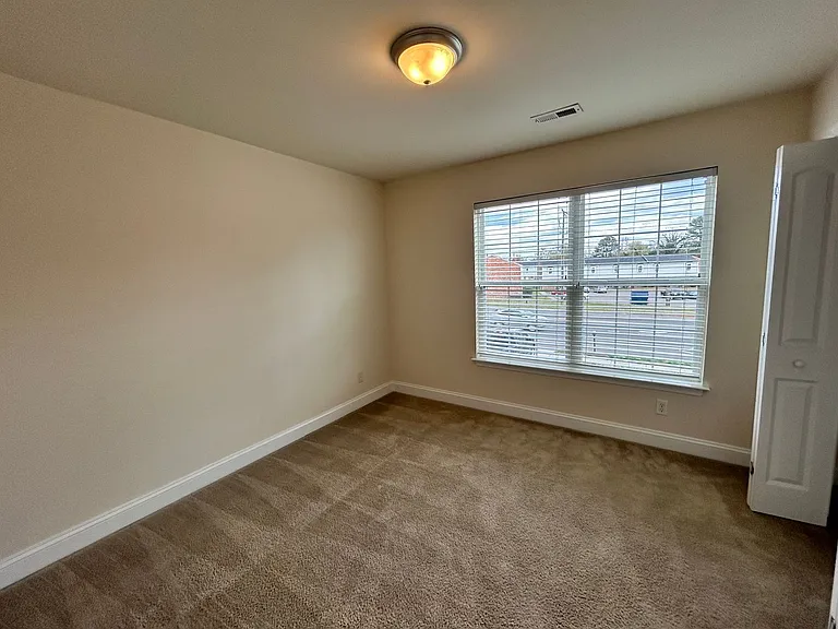 4901 Warwick Rd E — Photo 20