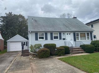 38 Miller Rd, Hicksville, NY 11801