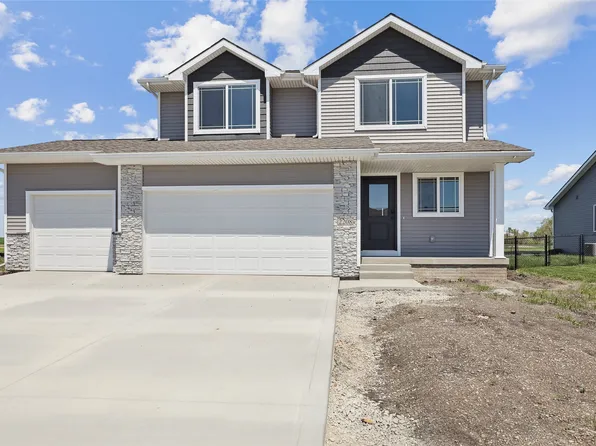 2208 White Oak Ln, Granger, IA 50109