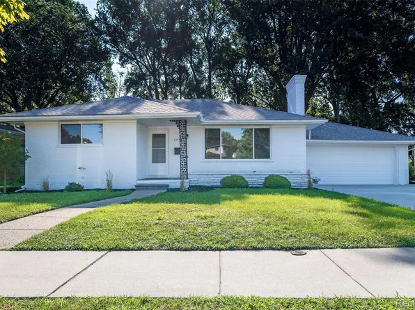 22958 Beaconsfield Ave, Eastpointe, MI 48021