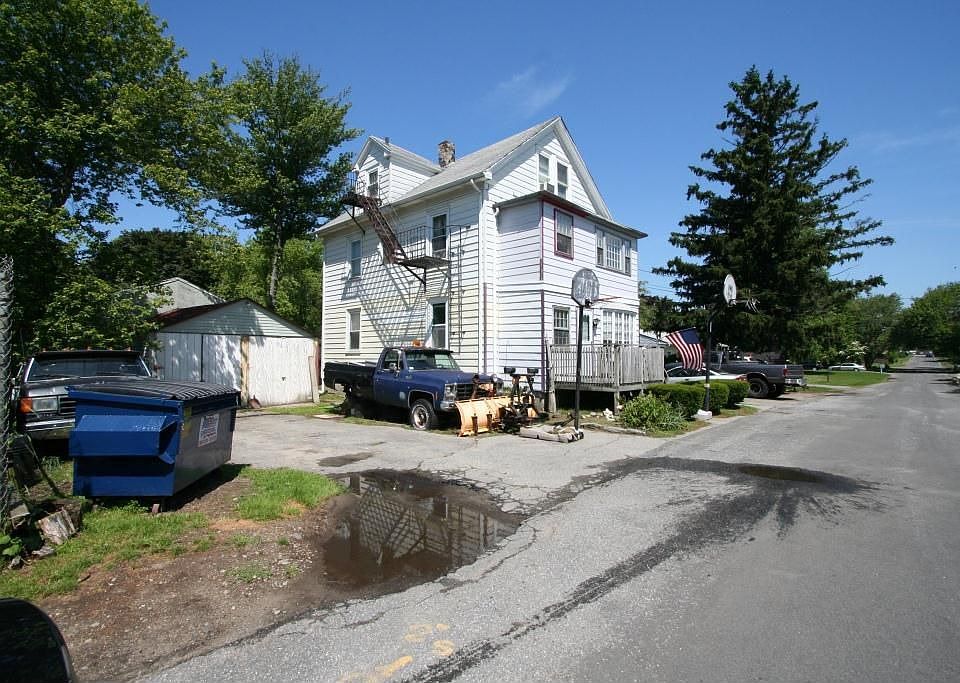 2nd image of 81 Hull St