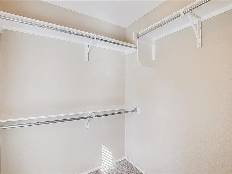 537 Golden Creek Dr — Photo 36