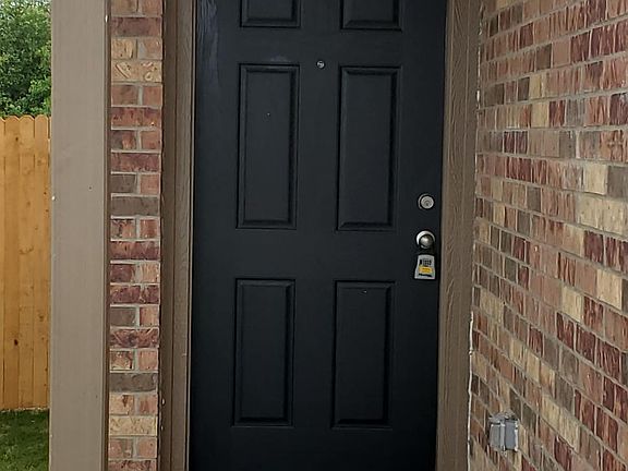 3rd image of 365 Crescent Park Dr