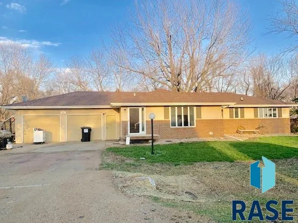 520 Dakota St, Chancellor, SD 57015