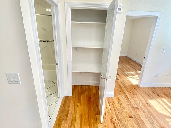 5th image of 105 N Walnut St #406
