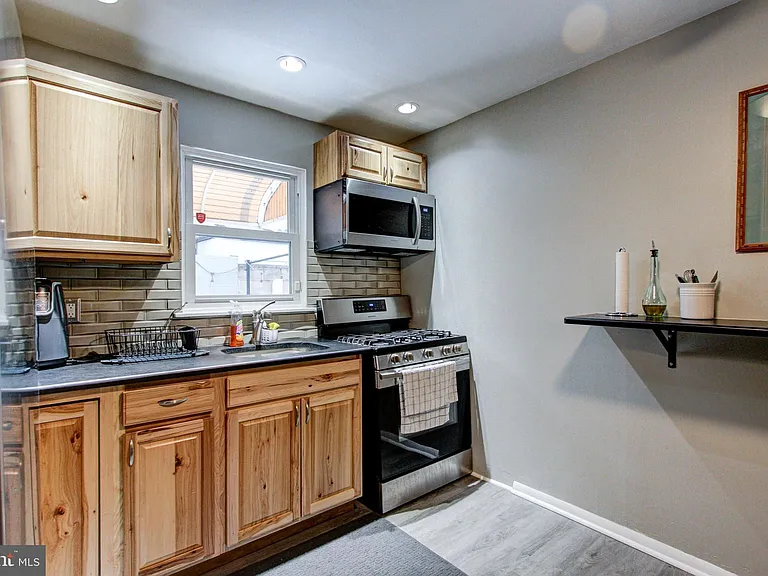 1215 Daly St — Photo 12