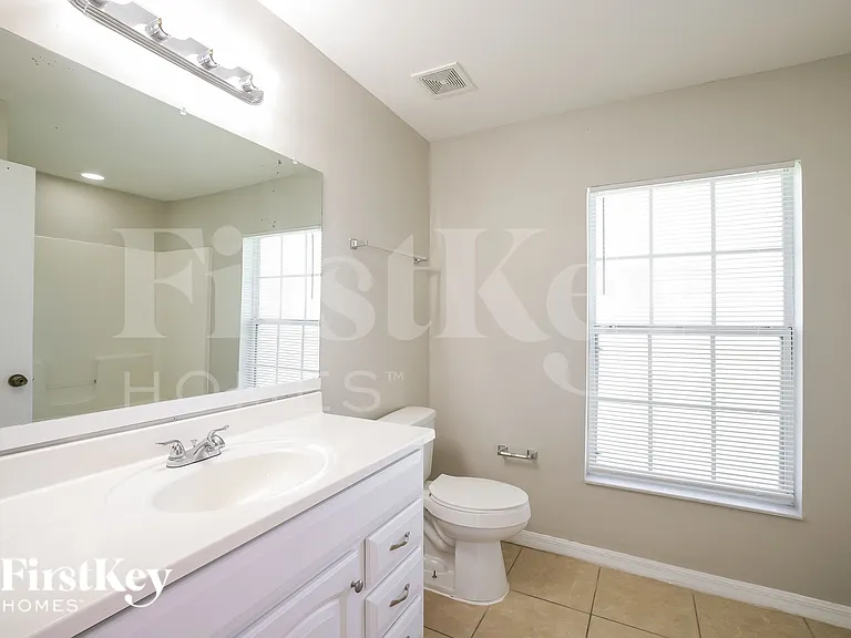 915 Kanuga St E — Photo 12