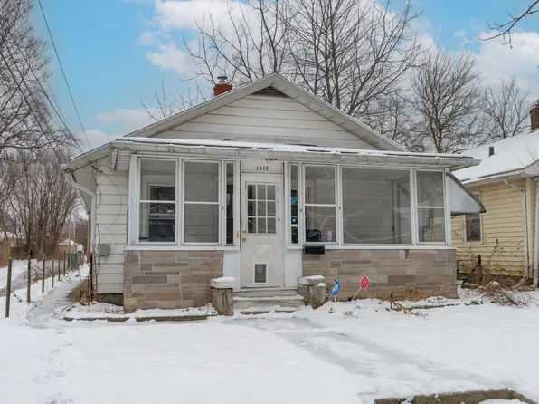 1912 Kendall St, South Bend, IN 46613
