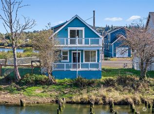 307 Island Ln, Raymond, WA 98577