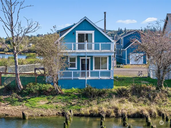 307 Island Lane, Raymond, WA 98577