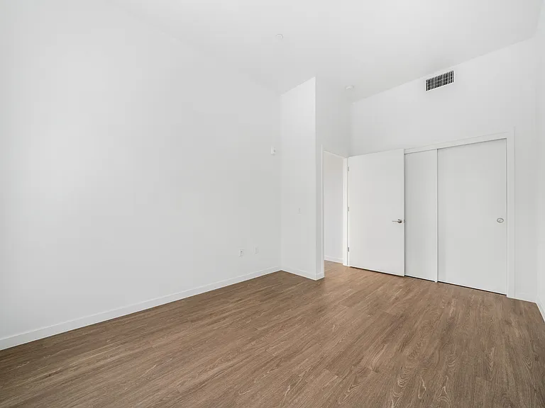 927 U St #301 — Photo 12