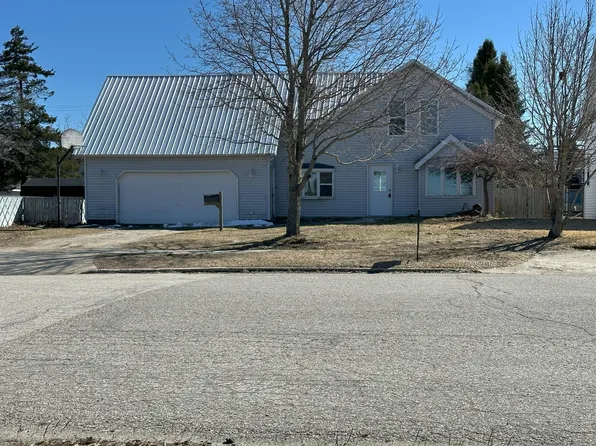 518 E McMillan Ave, Newberry, MI 49868