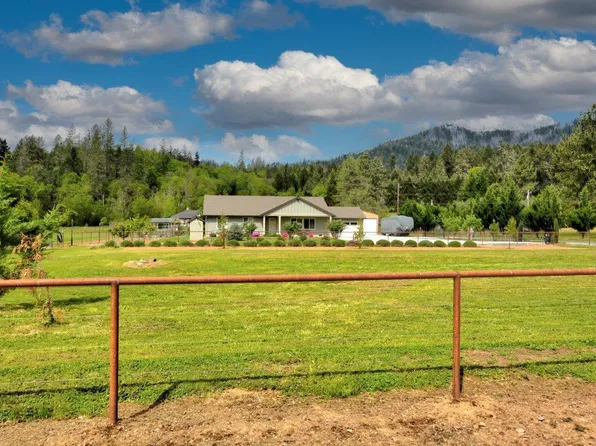 5786 Riverbanks Rd, Grants Pass, OR 97527