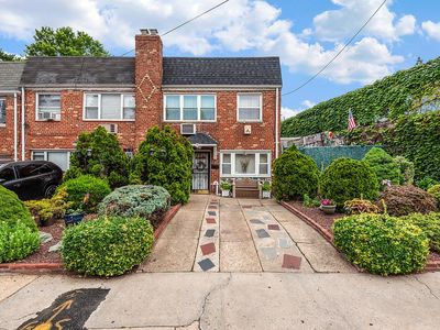 6023 60th Rd, Maspeth, NY, 11378
