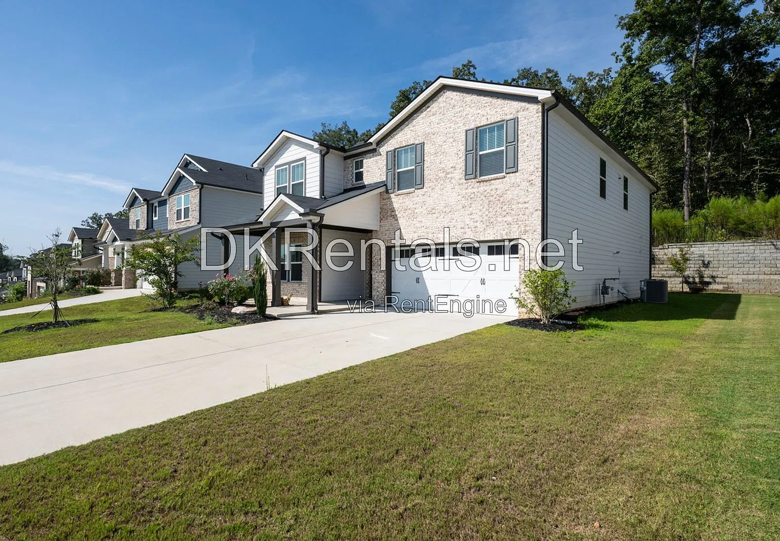 5 bed, 4.5 bath, 3250 sqft, $2,500 — Photo 2