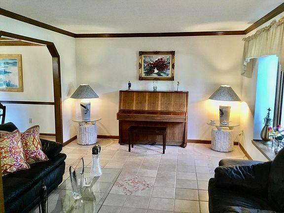 3rd image of 7729 Pembrook Dr