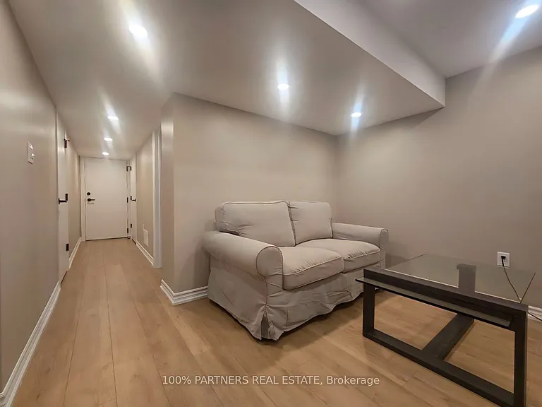 244 Burbank Dr #BASEMENT — Photo 6
