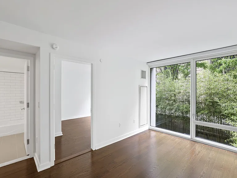 400 W 113th St #215 — Photo 1