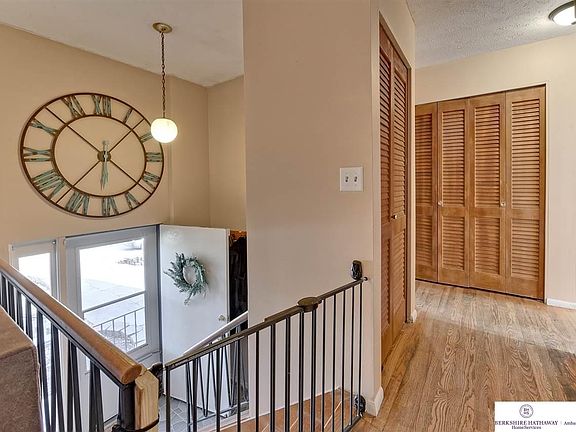 3rd image of 10073 Manderson St