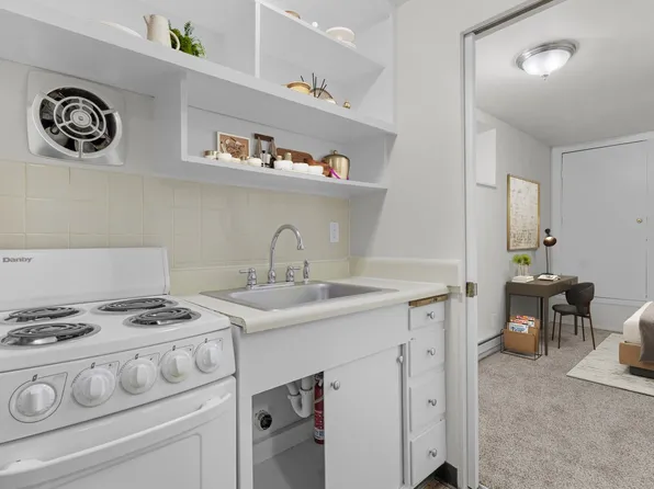 University Crest Apartments, 5043 15th Ave NE APT 2, Seattle, WA 98105