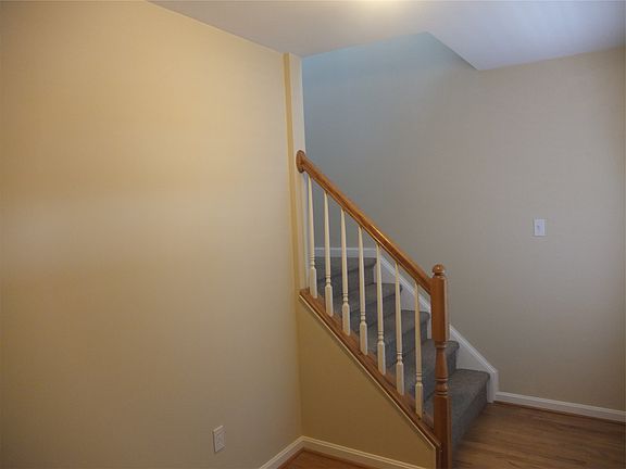 3rd image of 125 Cherry Hill Cir