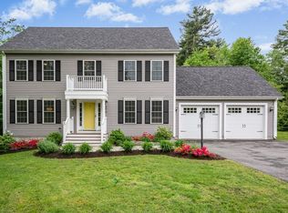 28 Warren St, Upton, MA 01568