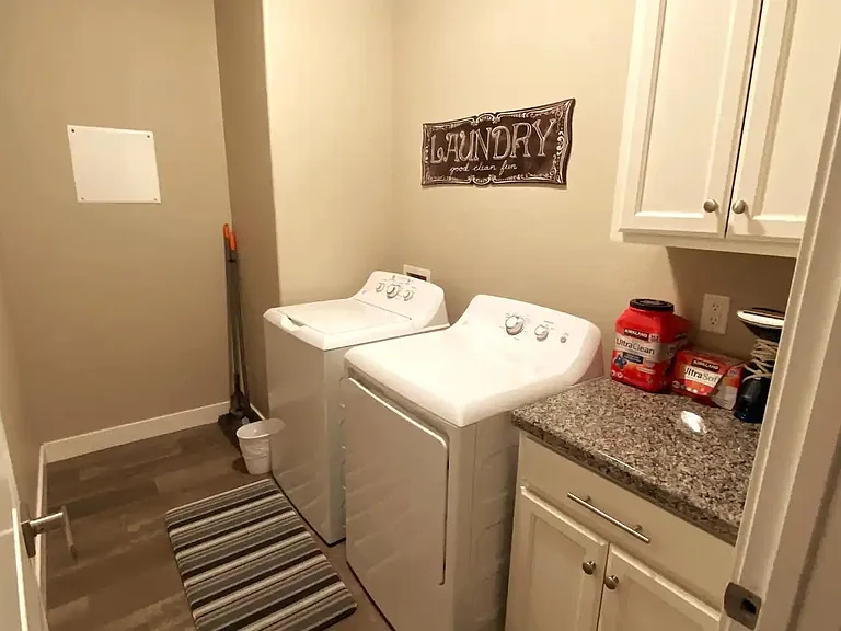 2556 W Clement Cir — Photo 29