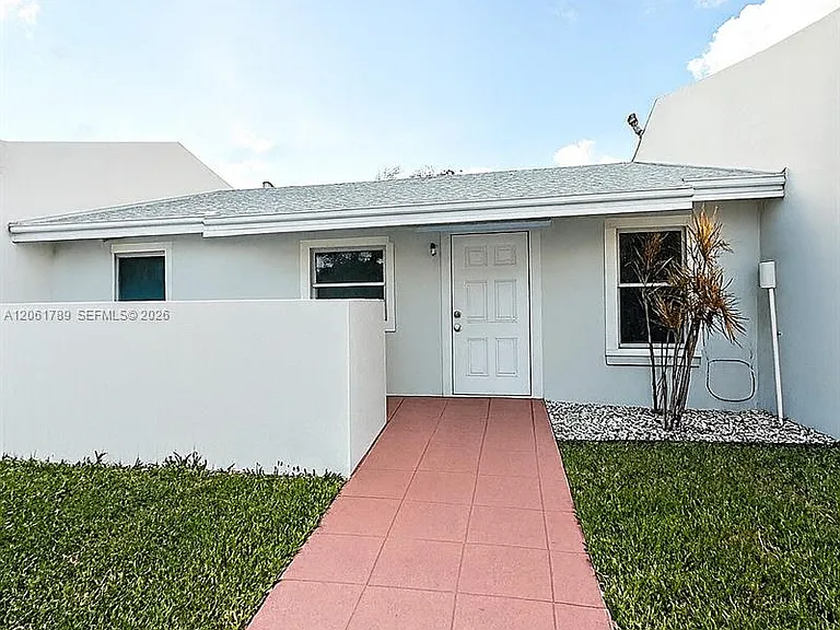 10385 SW 209th Ln — Photo 1