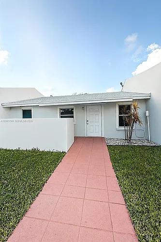 10385 SW 209th Ln Photo 1