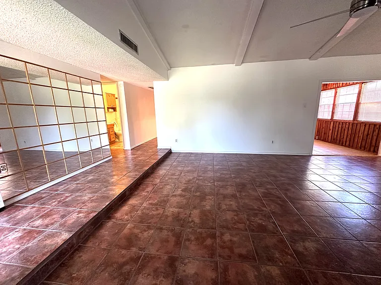 3817 Commonwealth Dr — Photo 4