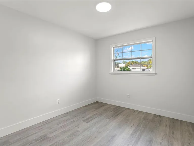 1524 Arizona Ave NE — Photo 24
