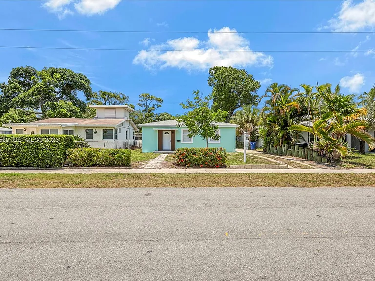 809 SW 17th St — Photo 31