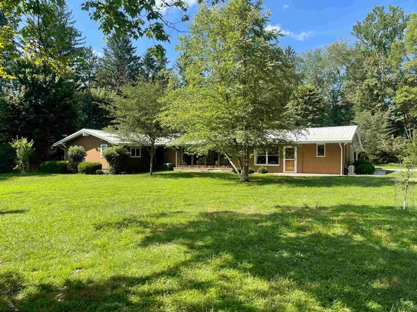 20 Mount Vista Dr, Buckhannon, WV 26201