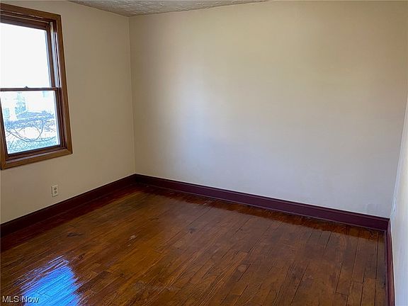 5th image of 234 Hunter Ave