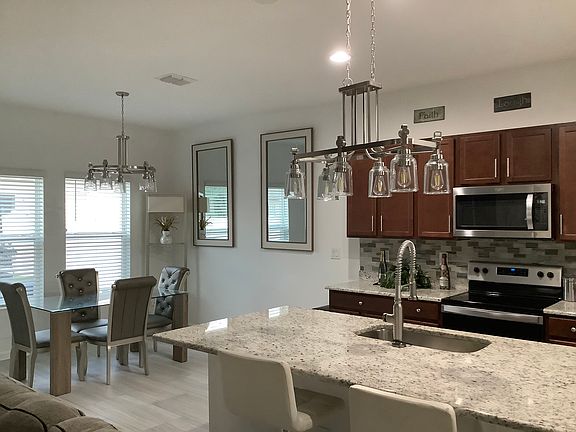 4th image of 569 Disa Dr