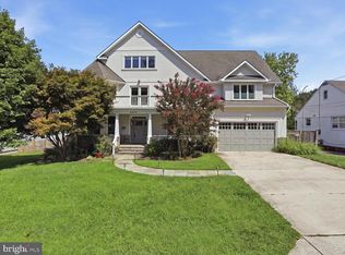 9409 Singleton Dr, Bethesda, MD 20817
