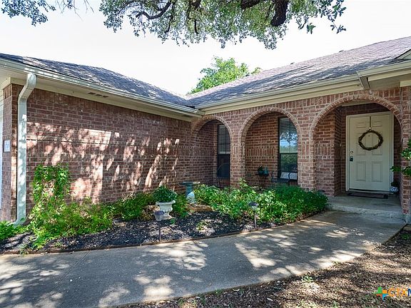 5th image of 1701 Cedar Oaks Ln