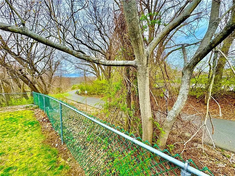 32 Silva St — Photo 5