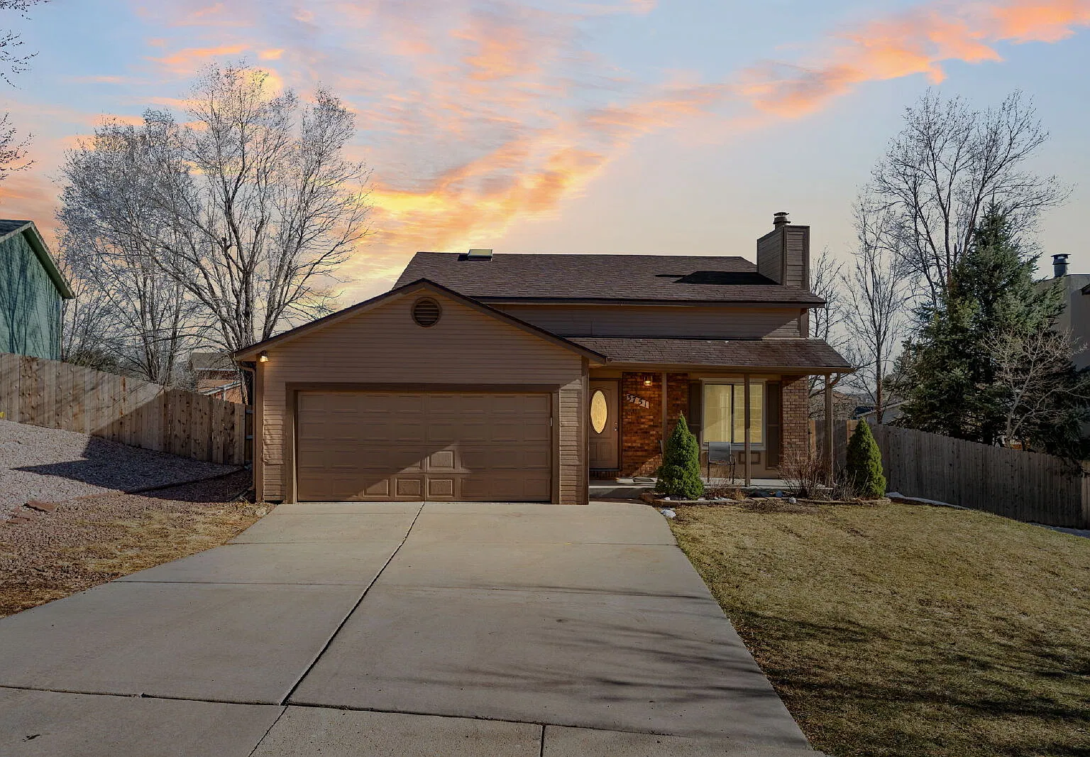 3 bed, 2.0 bath, 1831 sqft, $2,600 — Photo 1