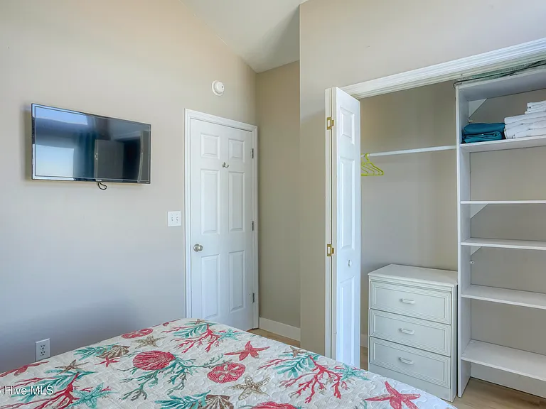 3994 Island Dr — Photo 43