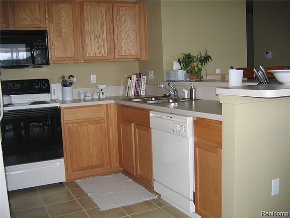3rd image of 13211 Chesapeake Cir