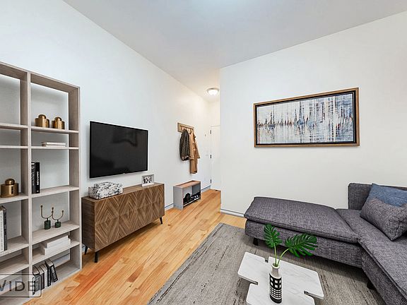 2nd image of 54 W 106th St APT 1D